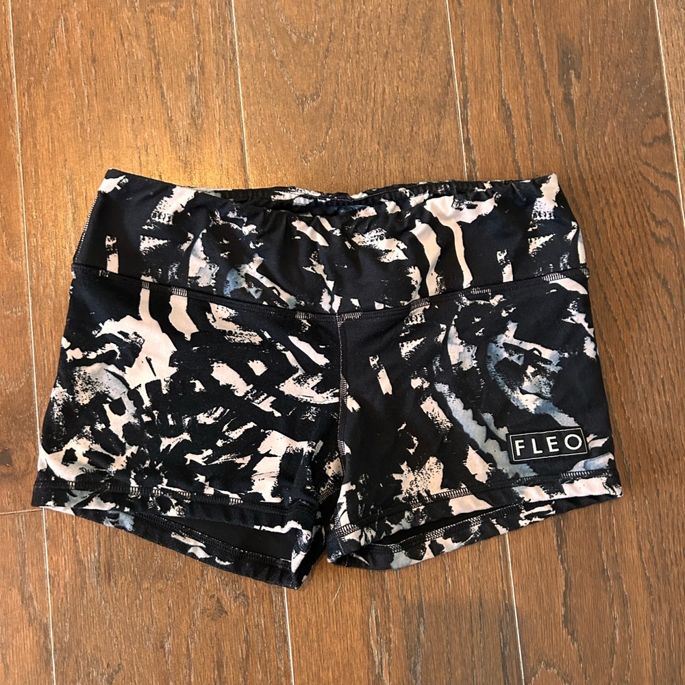 FLEO 3.25 Black & White Printed Women’s Performance Shorts